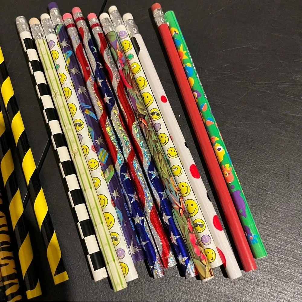 Vintage Printed Pencils Lot Of 24 Wooden Pencil Lisa Frank Animals Flag Smiley - Picture 7 of 10
